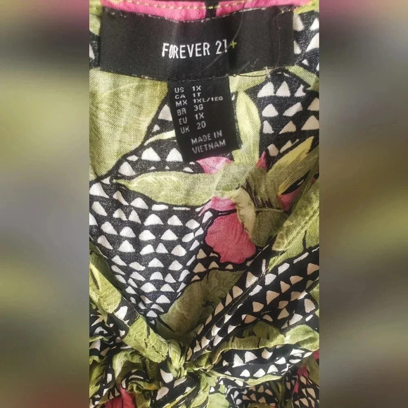 Forever21| Vintage Floral Romper Onesie with Pockets - Picture 4 of 4